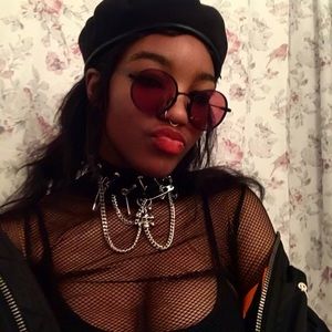 Meet your Posher, Caramia